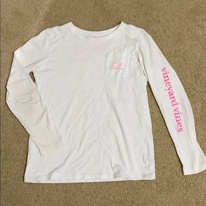 White and pink vineyard vines kids shirt!